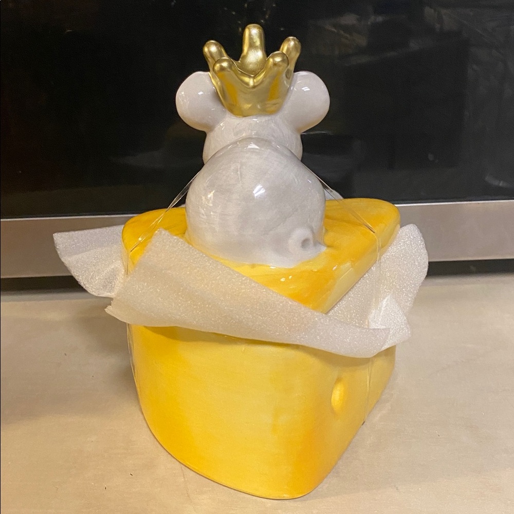 Cheese-Themed Mouse Trinket Box with Gold Crown NWTs - Picture 7 of 12